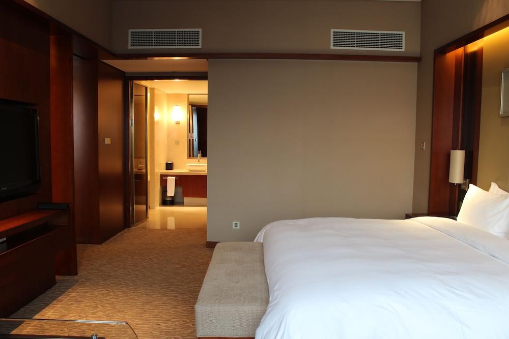 Hilton Nanjing Riverside Exterior foto